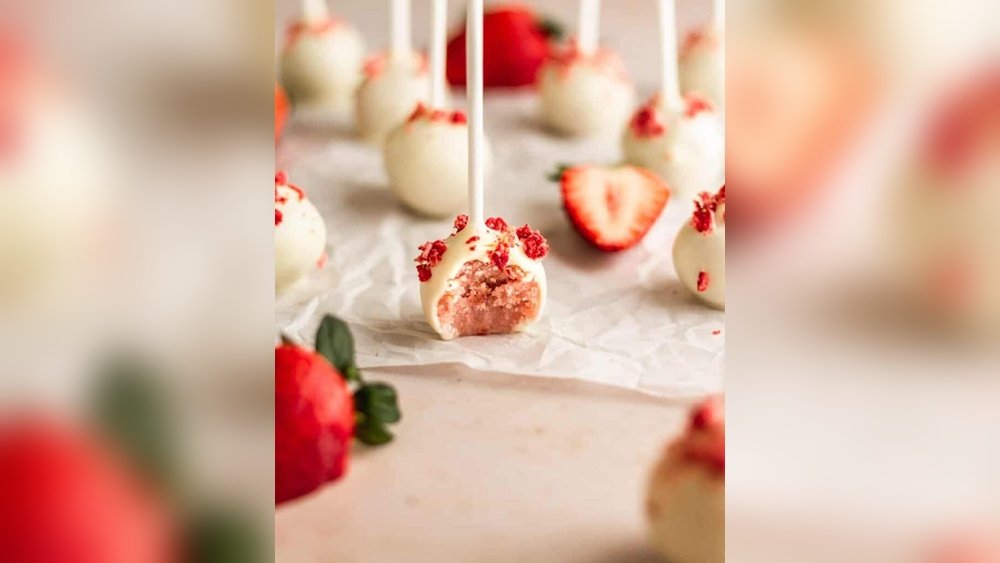 Strawberry Cake Pop Recipe: Irresistibly Easy & Delicious Treats