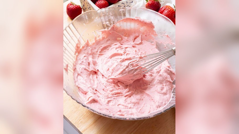 Strawberry Whipped Icing Recipe: Easy, Fluffy & Delicious Delight